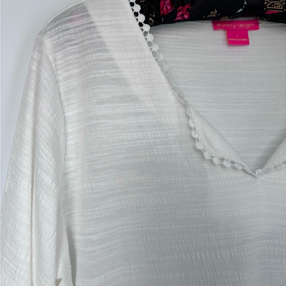 NWT Sunny Leigh light knit pullover top sz L white Pom Pom trim has st…